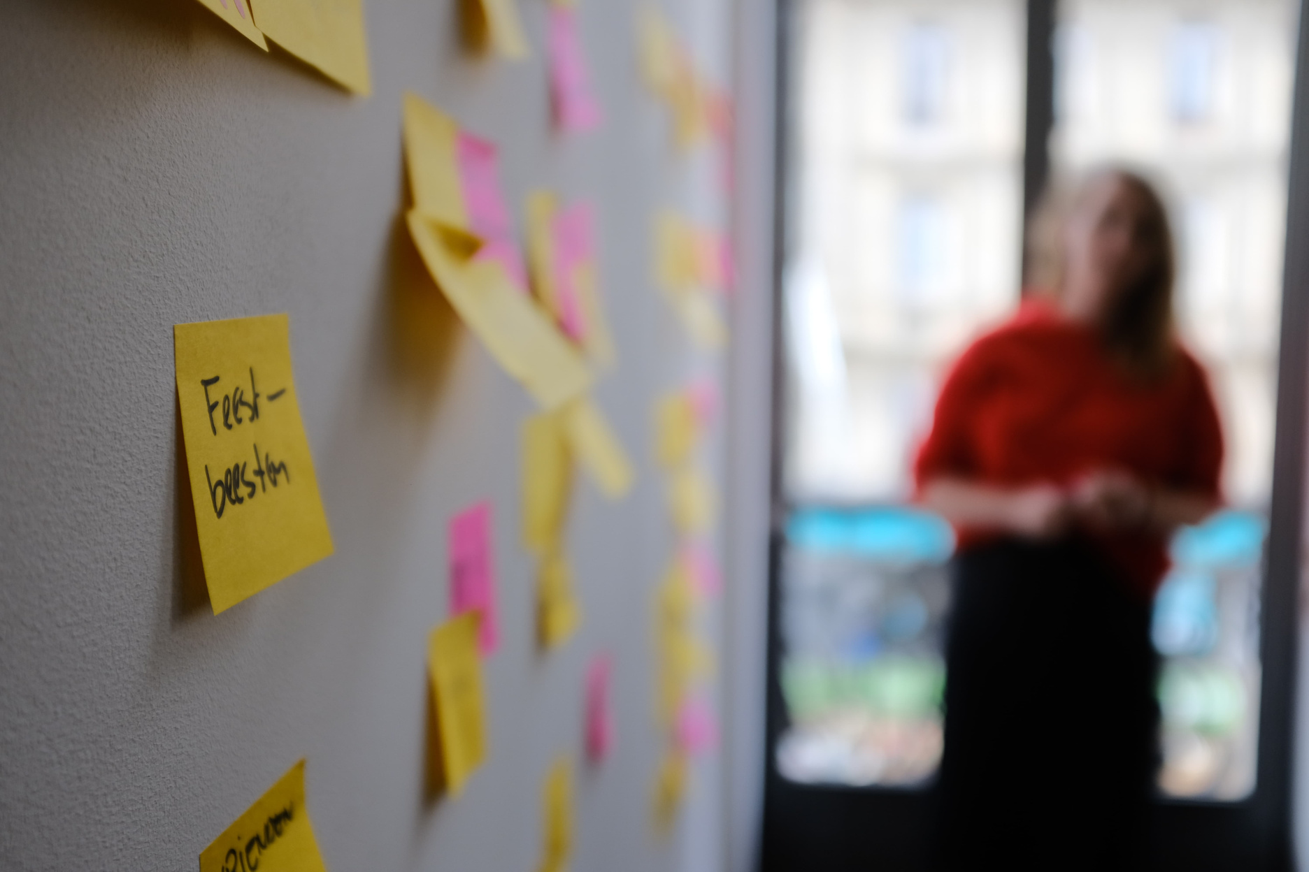 Out of focus picture of a post-it wall